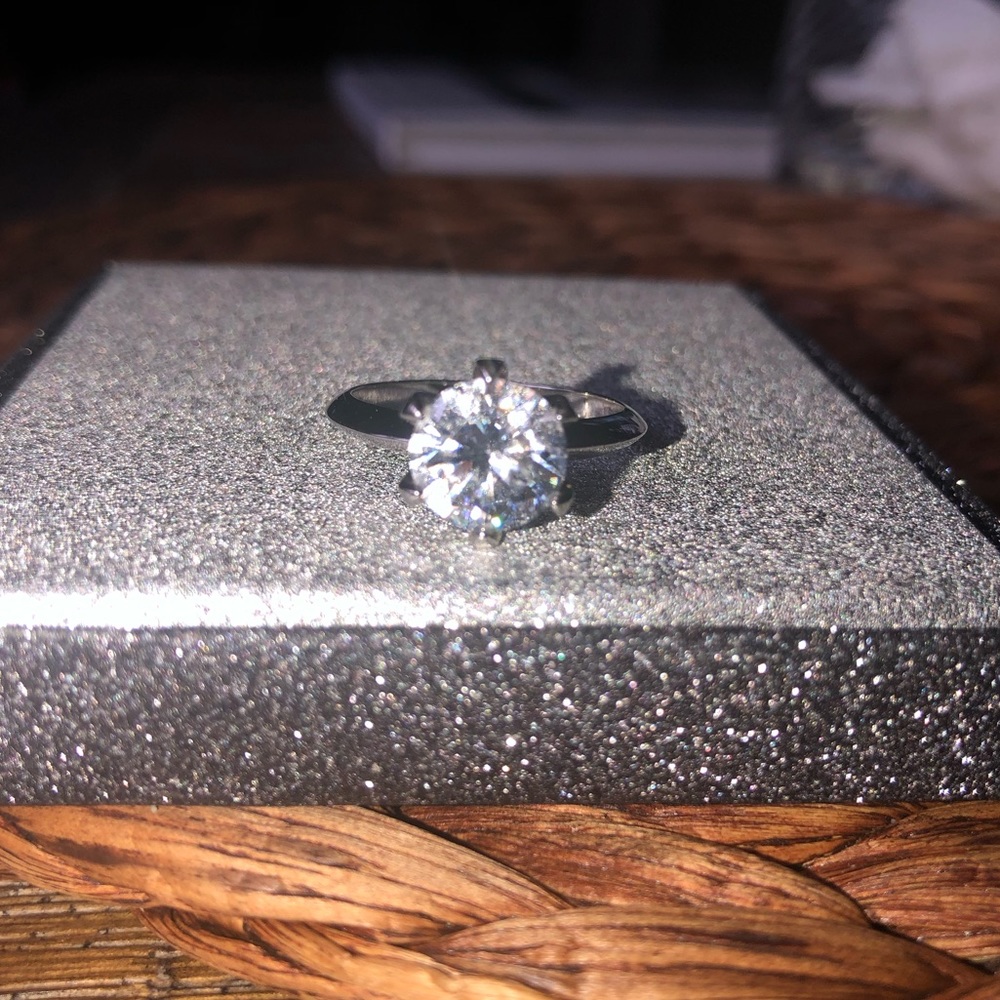3 carat CZ sterling knife edge,6 prong STUNNER!! Size 8